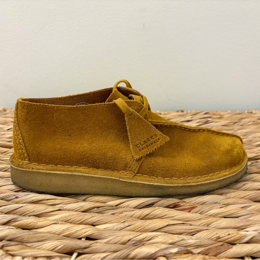 Clarks Originals Suede Chukka Mustard boot - Picture 8 of 10
